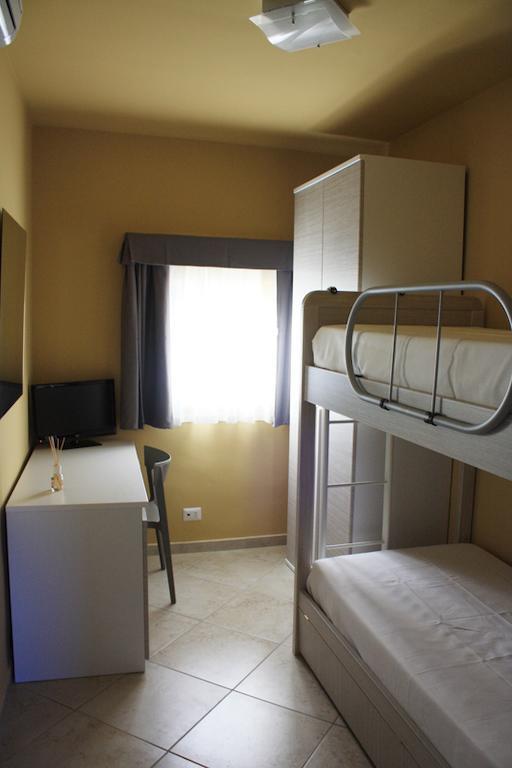 בארי Bed And Breakfast Fly חדר תמונה